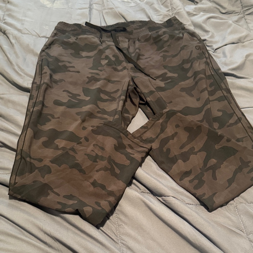 Womens Gapfit Camouflage Pants (nylon) joggers NWOT